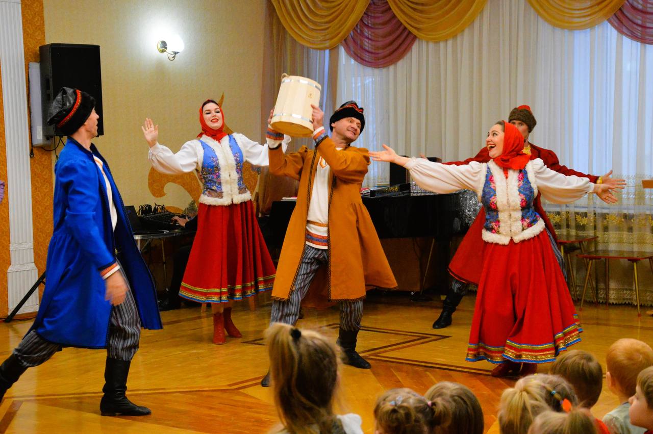 «Новогоднее волшебство»: в Орле состоялась премьера мюзикла «По щучьему велению» «Новогоднее волшебство»: в Орле состоялась премьера мюзикла «По щучьему велению»