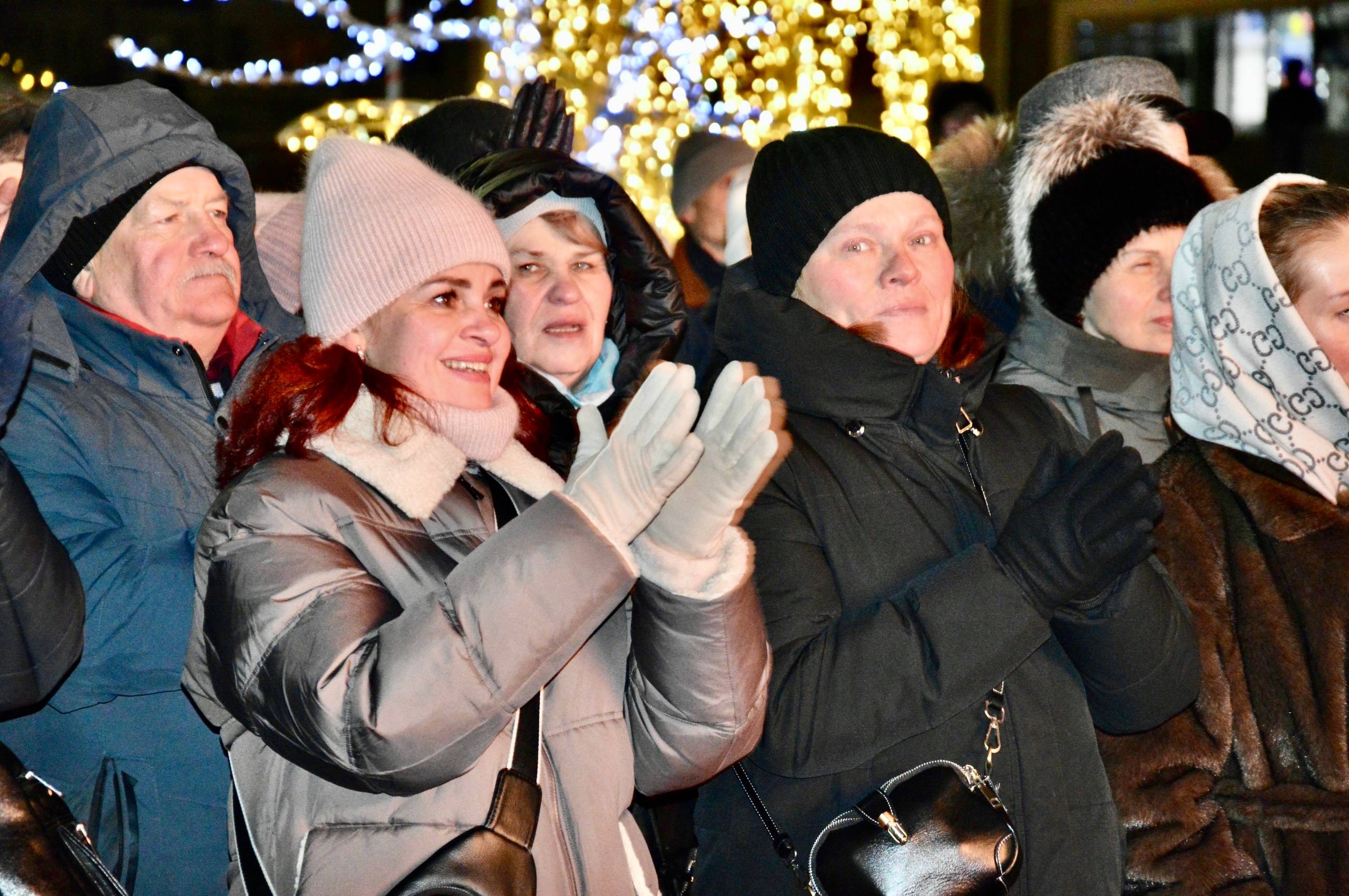 Юрий Парахин: Друзья, спасибо всем, кто провёл этот вечер вместе с нами на площади Ленина! Юрий Парахин: Друзья, спасибо всем, кто провёл этот вечер вместе с нами на площади Ленина!