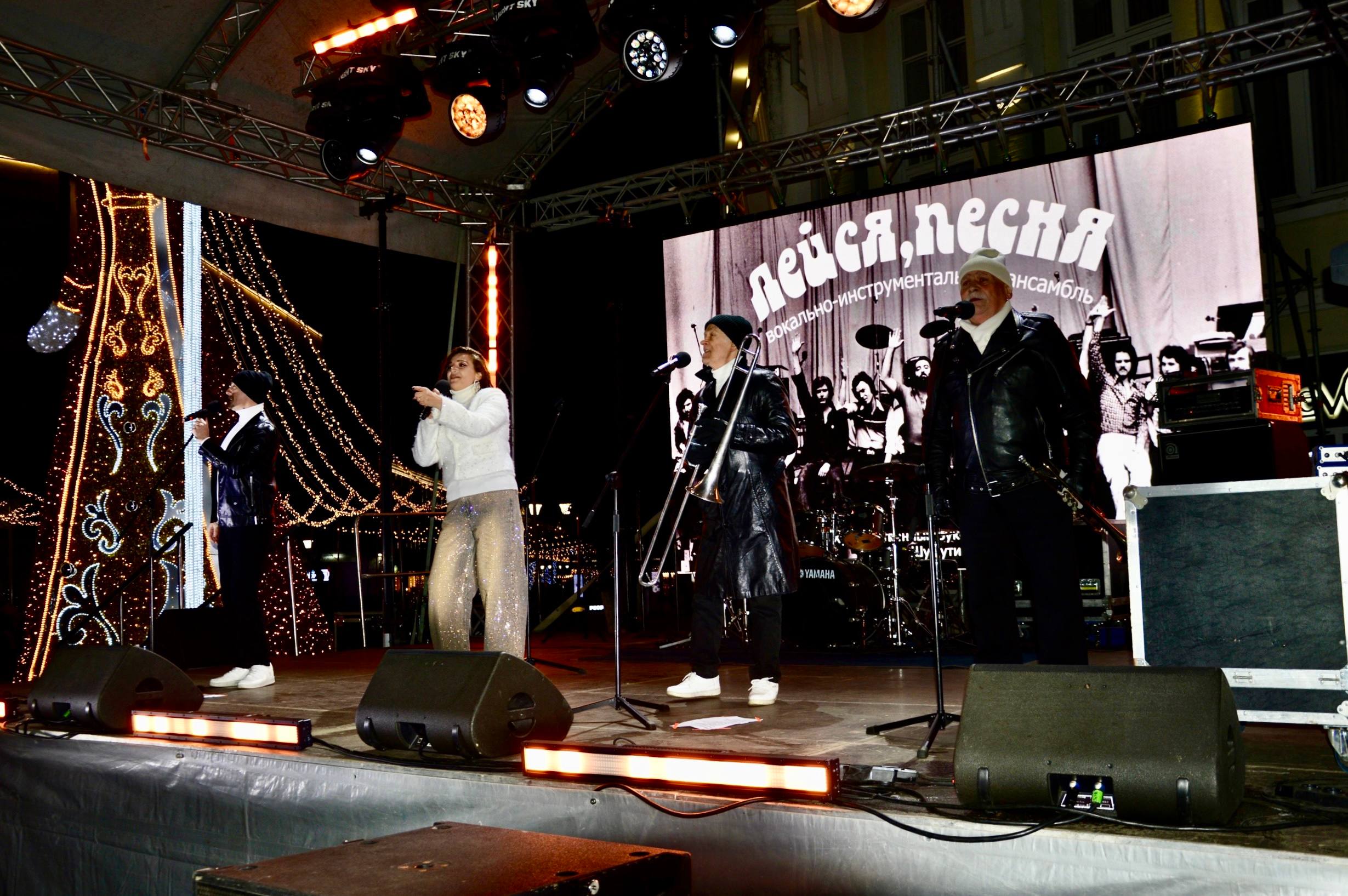 Юрий Парахин: Друзья, спасибо всем, кто провёл этот вечер вместе с нами на площади Ленина!