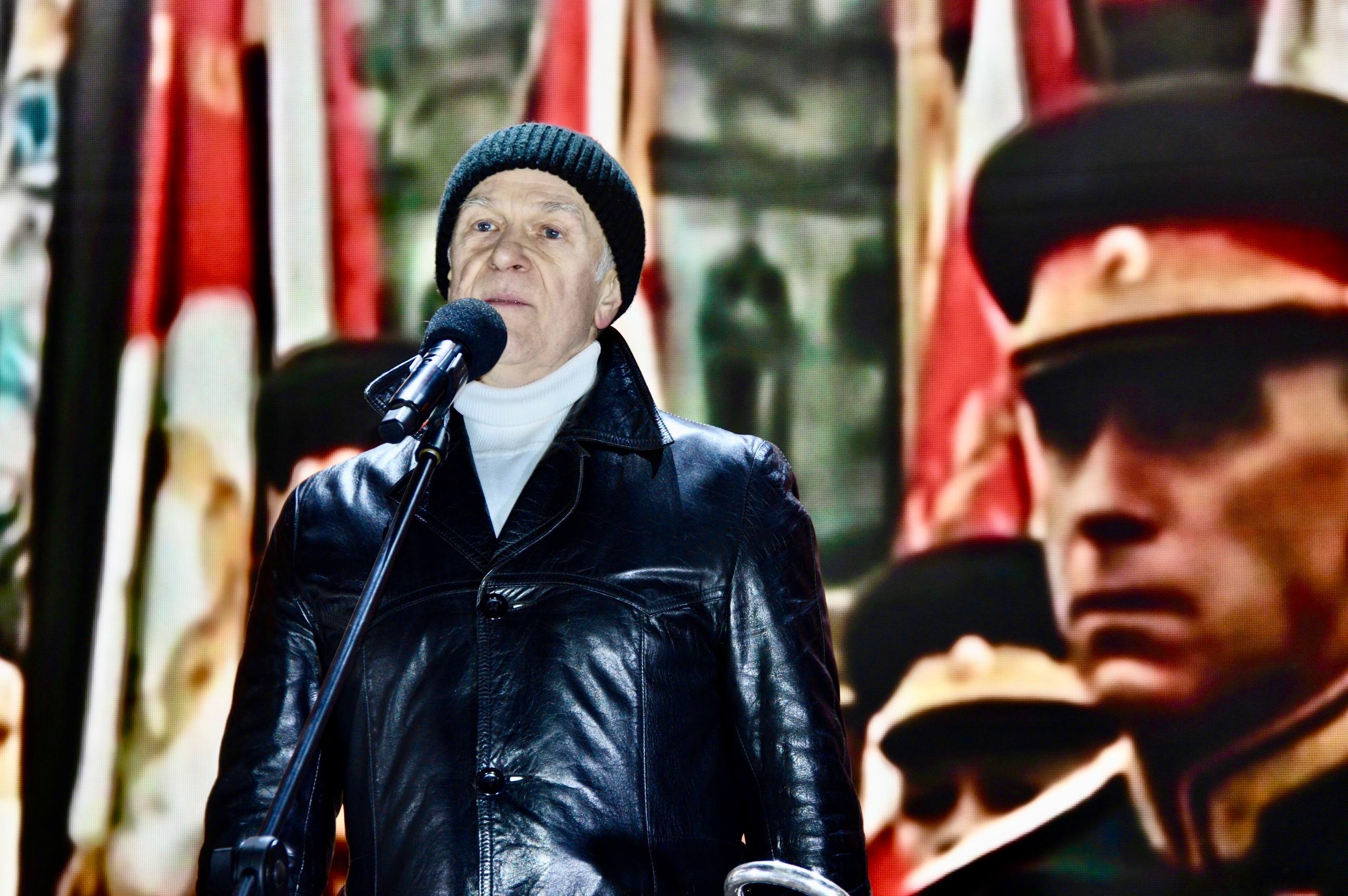 Юрий Парахин: Друзья, спасибо всем, кто провёл этот вечер вместе с нами на площади Ленина! Юрий Парахин: Друзья, спасибо всем, кто провёл этот вечер вместе с нами на площади Ленина!