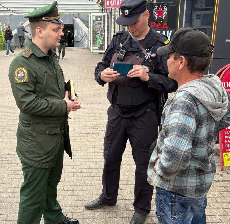 #ЗаПределамиСлужбы: СПОРТИВНЫЙ АЗИМУТ СТАРШЕГО СЕРЖАНТА ПОЛИЦИИ ТИМОШИНА На киевском направлении московского железнодорожного узла, среди бесконечного потока пассажиров, многочисленных голосов и грохота поездов, несут свою... #ЗаПределамиСлужбы: СПОРТИВНЫЙ АЗИМУТ СТАРШЕГО СЕРЖАНТА ПОЛИЦИИ ТИМОШИНА На киевском направлении московского железнодорожного узла, среди бесконечного потока пассажиров, многочисленных голосов и грохота поездов, несут свою...