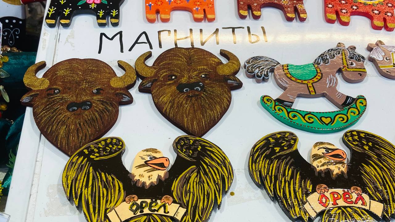 На новогодней ярмарке исполнили желание Андрея Клычкова и начали продавать сувенирку с зубрами