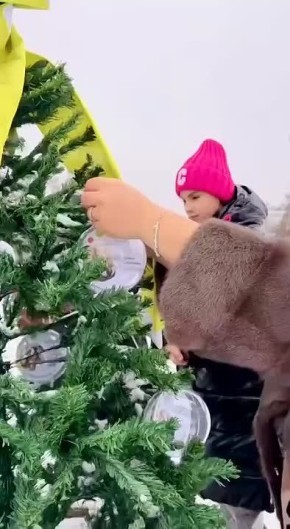 «Ёлка возможностей»: сообщество «Росмолодёжь.Предпринимай» представило символ молодёжного бизнеса на Ленинском мосту