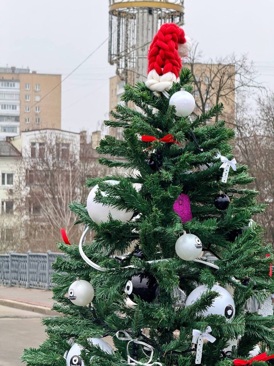 Следующей новогоднюю эстафету на Ленинском мосту принимает компания цифровых технологий «Технолаб» Следующей новогоднюю эстафету на Ленинском мосту принимает компания цифровых технологий «Технолаб»