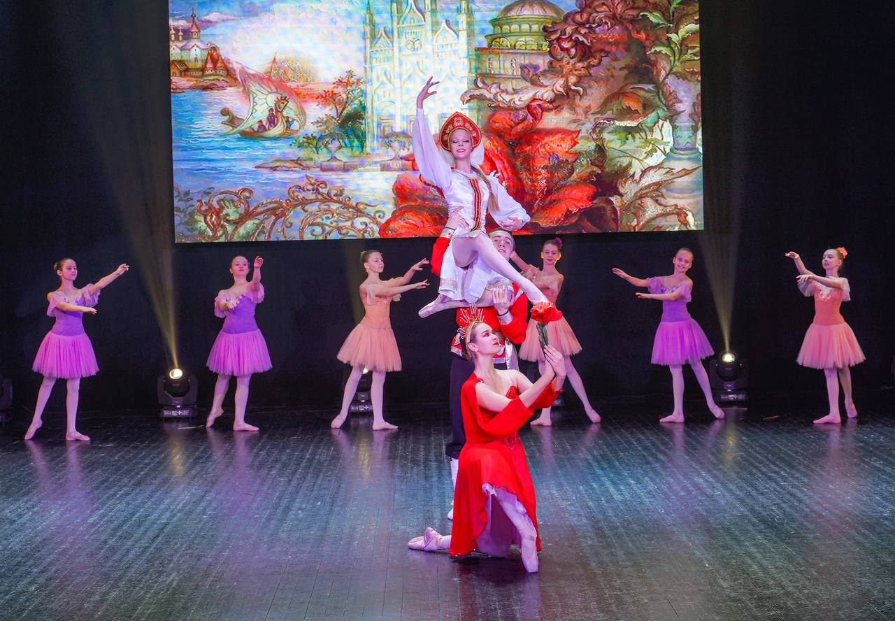 В Орле состоялся предновогодний показ спектакля «Аленький цветочек» В Орле состоялся предновогодний показ спектакля «Аленький цветочек»