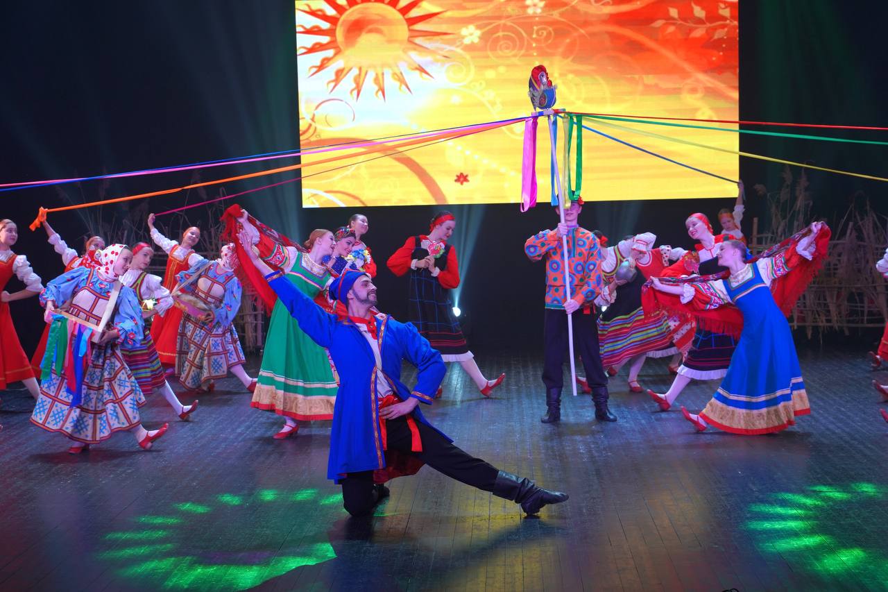 В Орле состоялся предновогодний показ спектакля «Аленький цветочек» В Орле состоялся предновогодний показ спектакля «Аленький цветочек»