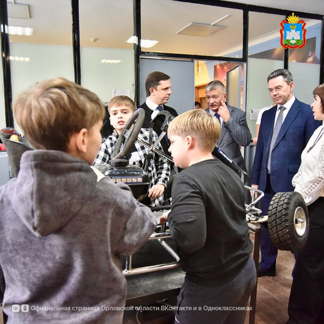 Губернатор Андрей Клычков оценил результаты благоустройства и модернизации объектов в Ливенском районе, встретился с жителями, обсудил с ними перспективы дальнейшего развития муниципалитета Губернатор Андрей Клычков оценил результаты благоустройства и модернизации объектов в Ливенском районе, встретился с жителями, обсудил с ними перспективы дальнейшего развития муниципалитета