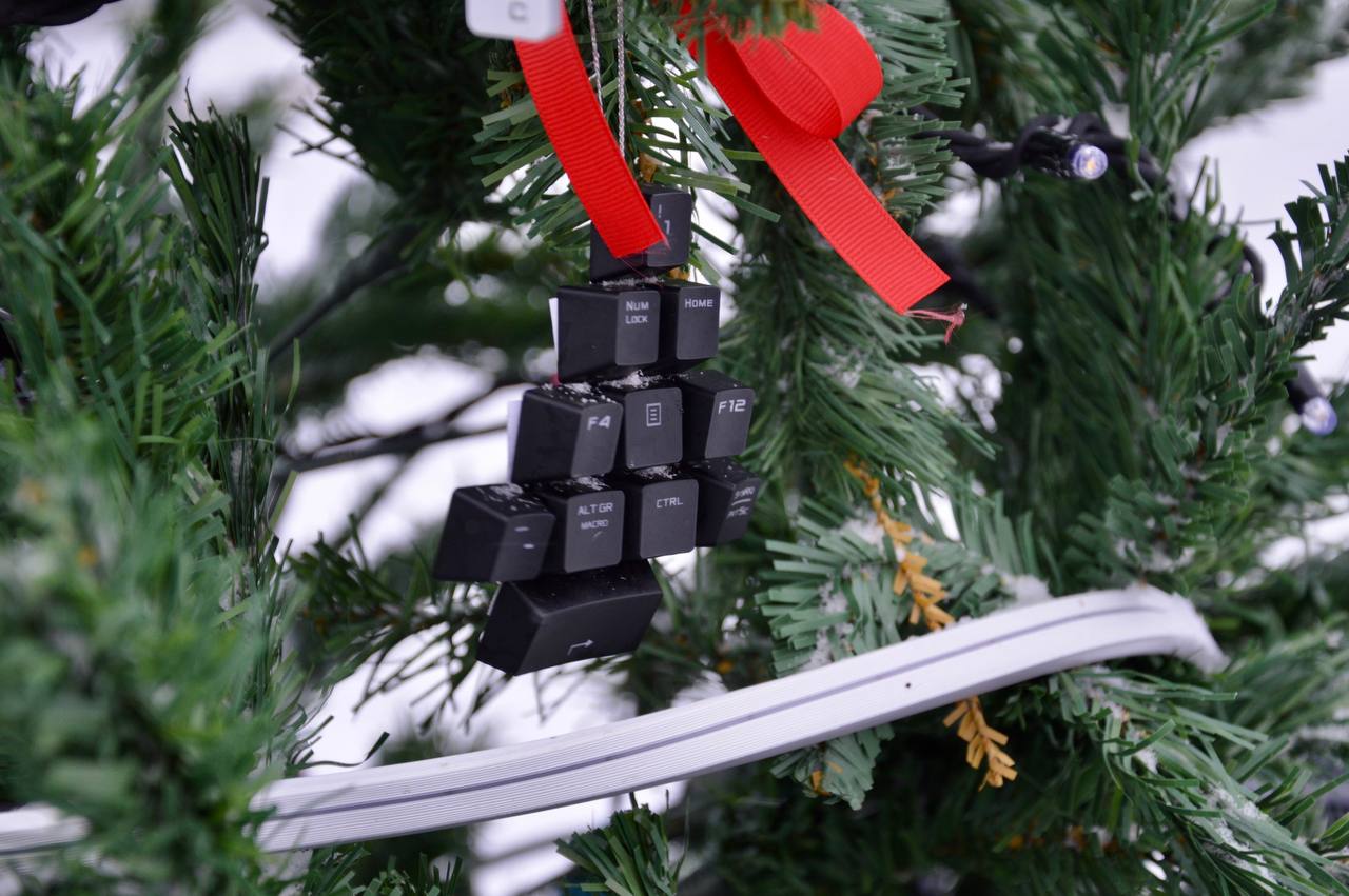 Следующей новогоднюю эстафету на Ленинском мосту принимает компания цифровых технологий «Технолаб» Следующей новогоднюю эстафету на Ленинском мосту принимает компания цифровых технологий «Технолаб»