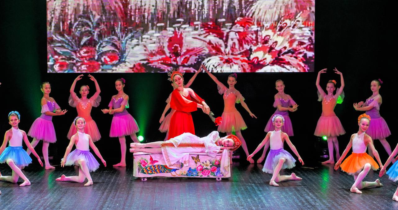 В Орле состоялся предновогодний показ спектакля «Аленький цветочек»