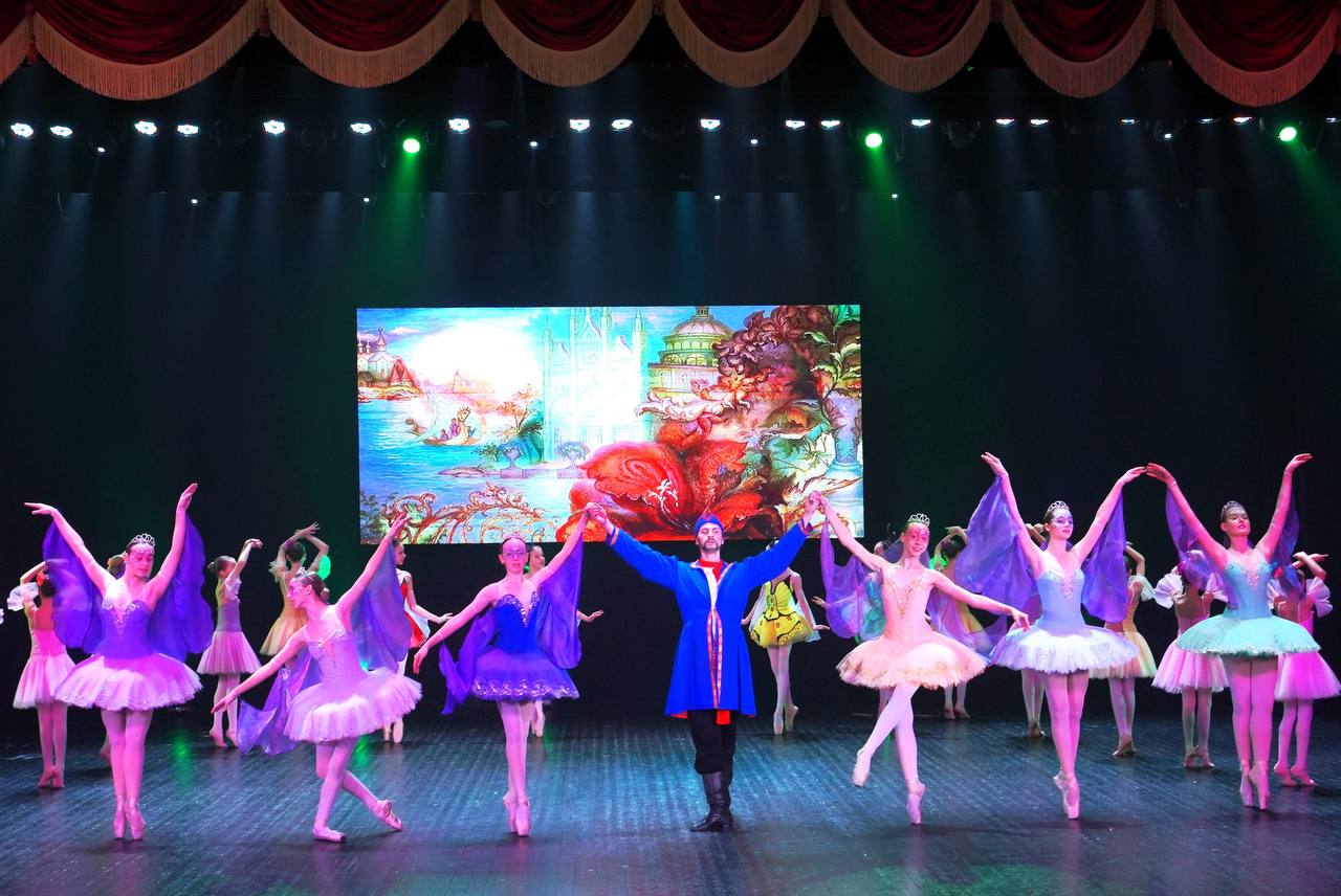 В Орле состоялся предновогодний показ спектакля «Аленький цветочек» В Орле состоялся предновогодний показ спектакля «Аленький цветочек»