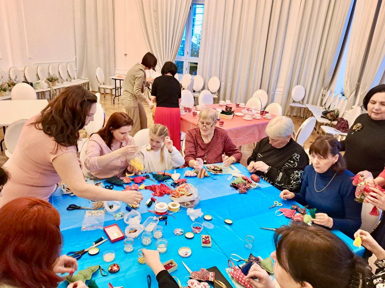 В атмосфере заботы и творчества: в Орле для семей особых категорий провели новогодние мастер-классы В атмосфере заботы и творчества: в Орле для семей особых категорий провели новогодние мастер-классы