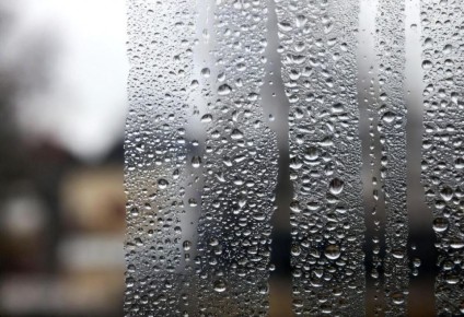 Как избавиться от неприятного конденсата на окнах: советы экспертов