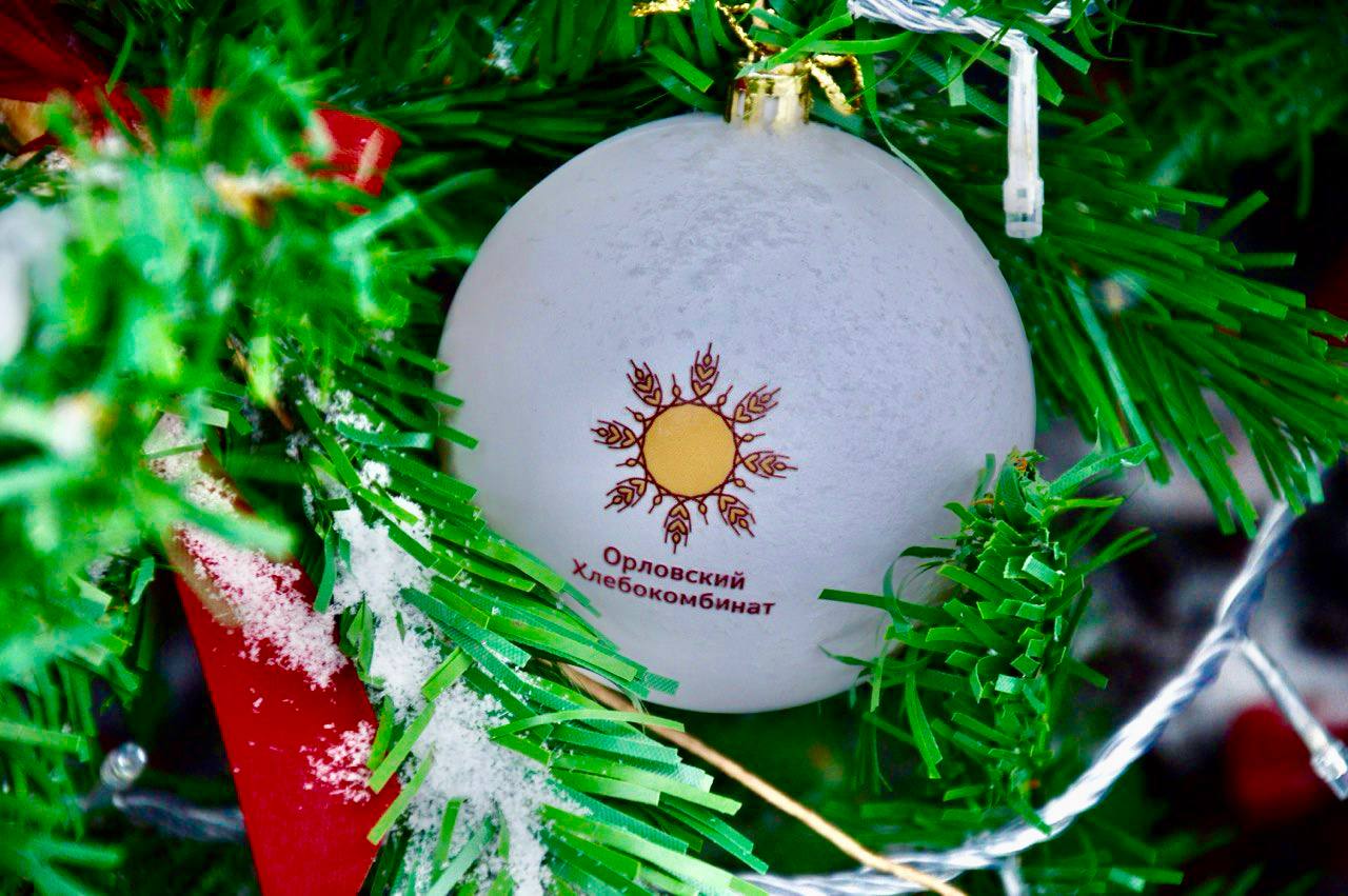 «Хлебная ёлка»: Орловский хлебокомбинат украсил ель на Ленинском мосту выпечкой собственного производства «Хлебная ёлка»: Орловский хлебокомбинат украсил ель на Ленинском мосту выпечкой собственного производства