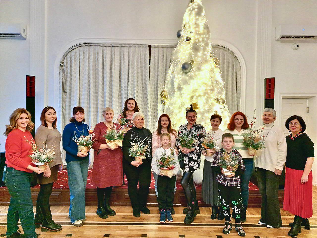 В атмосфере заботы и творчества: в Орле для семей особых категорий провели новогодние мастер-классы В атмосфере заботы и творчества: в Орле для семей особых категорий провели новогодние мастер-классы