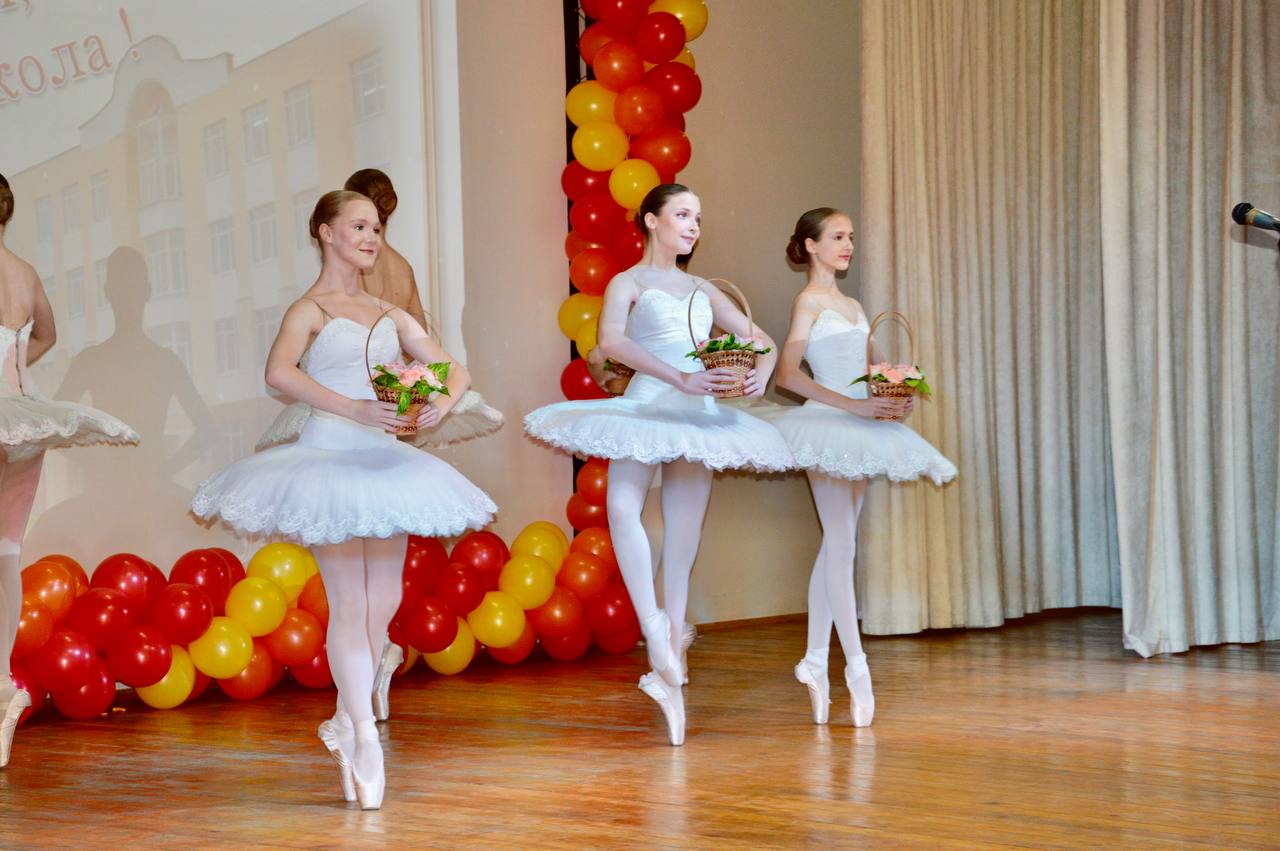 «Зажигая сердца»: школа №10 города Орла отметила 80-летний юбилей! «Зажигая сердца»: школа №10 города Орла отметила 80-летний юбилей!