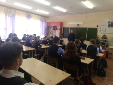 Сотрудники следственного управления продолжают проводить мероприятия со школьниками