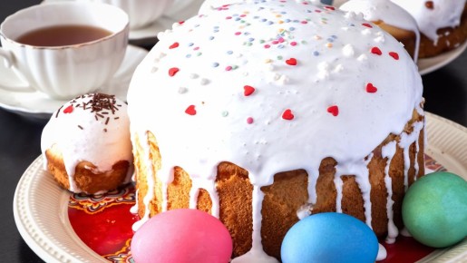 Такой кулич получится даже у начинающего кулинара: замешайте и запекайте