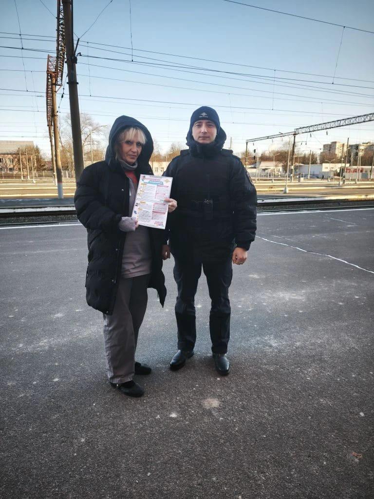 Цифровая бдительность: на вокзале города Брянска пассажирам рассказали о защите от кибермошенников Цифровая бдительность: на вокзале города Брянска пассажирам рассказали о защите от кибермошенников