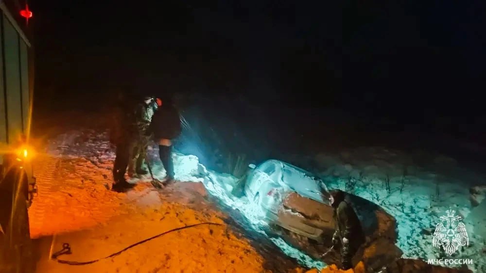 Четыре машины застряли в метель в Орловской области Четыре машины застряли в метель в Орловской области