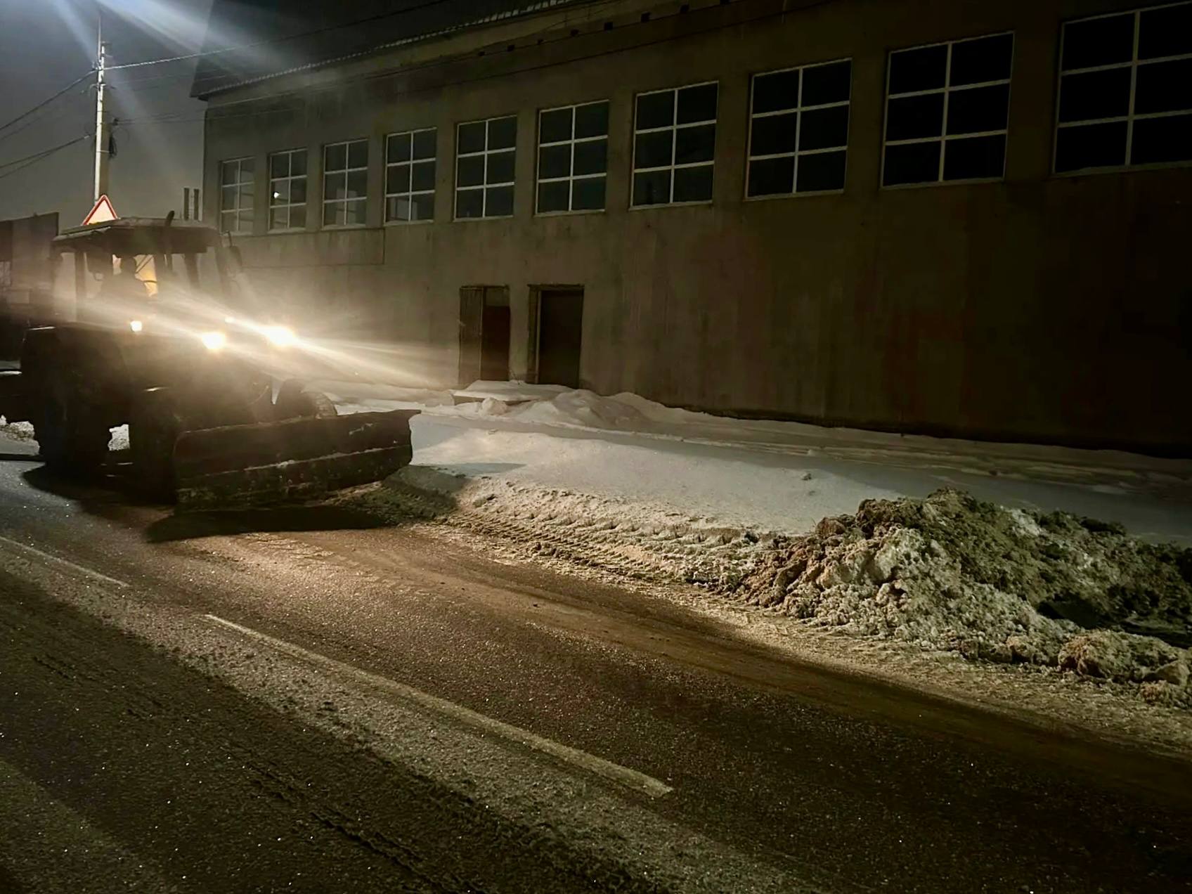 Зимнее содержание улиц продолжается без перерывов Зимнее содержание улиц продолжается без перерывов