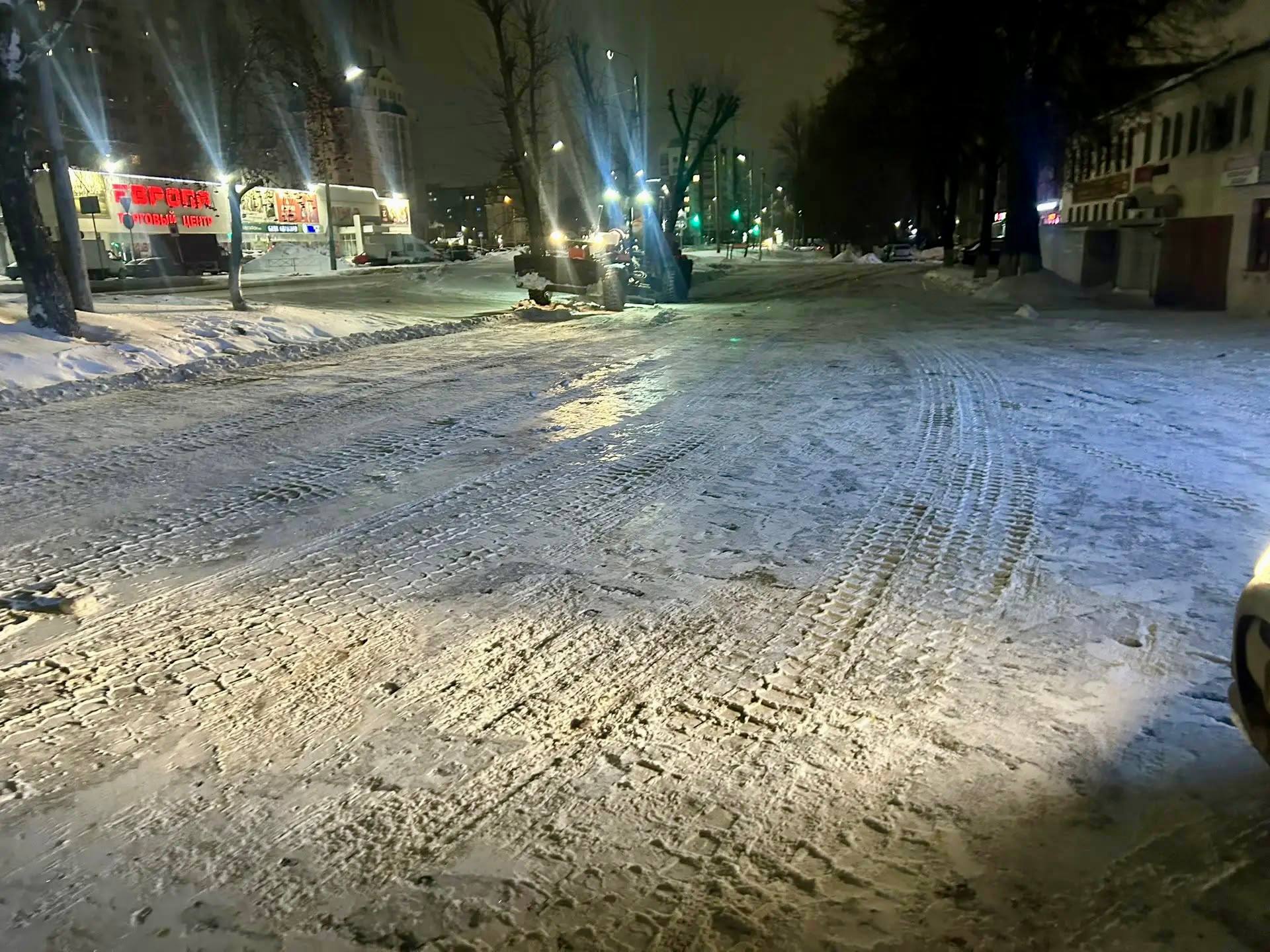 Зимнее содержание улиц продолжается без перерывов Зимнее содержание улиц продолжается без перерывов