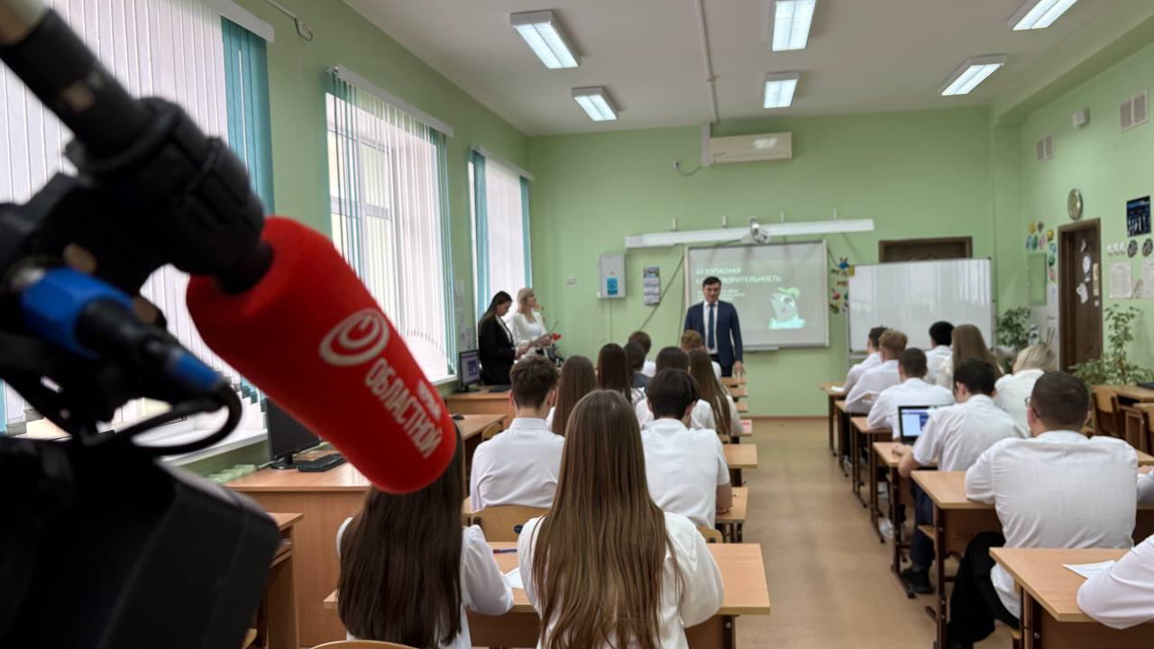 Руководитель областного Департамента информационных технологий стал учителем!