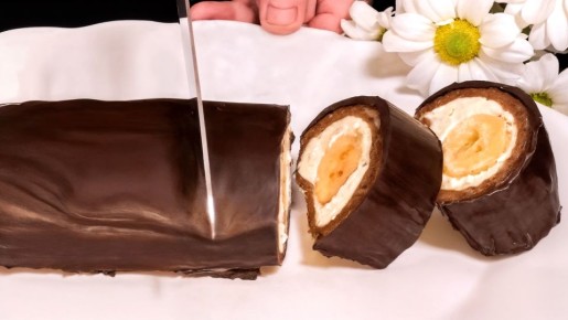 Простой рецепт шоколадного рулета без выпечки