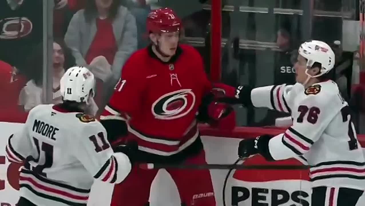 Орловский хоккеист Александр Никишин побил канадца и американца во время матча НХЛ