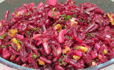 Свекольный салат с орехами и зеленью: яркое решение для вашего меню