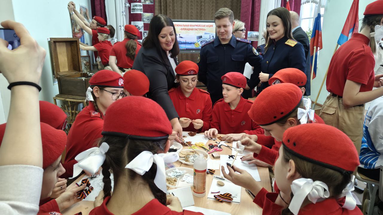 Сотрудники следственного управления вместе с военными следователями приняли участие в патриотической акции Сотрудники следственного управления вместе с военными следователями приняли участие в патриотической акции