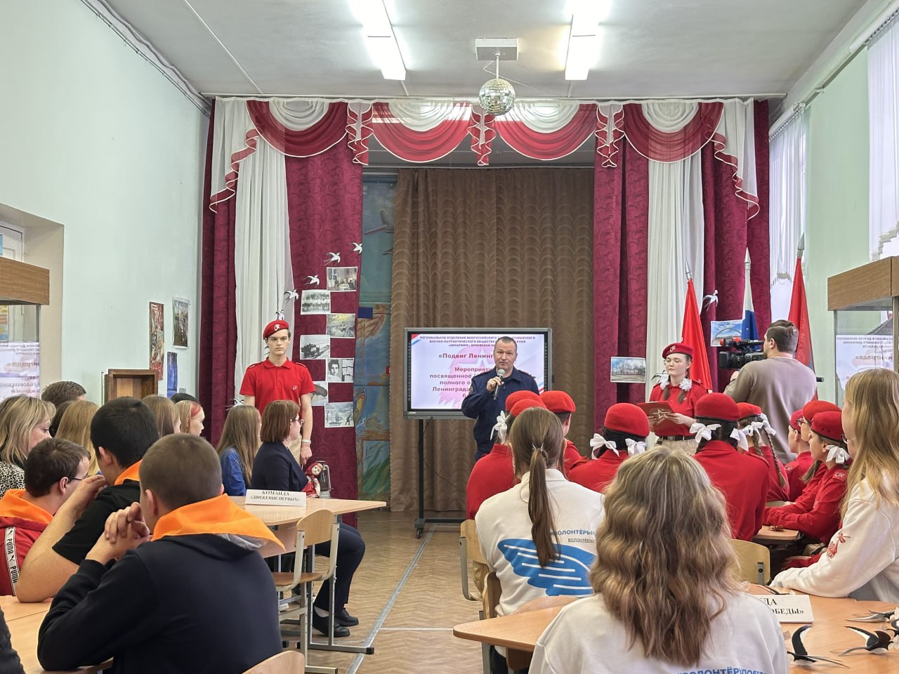 Сотрудники следственного управления вместе с военными следователями приняли участие в патриотической акции Сотрудники следственного управления вместе с военными следователями приняли участие в патриотической акции