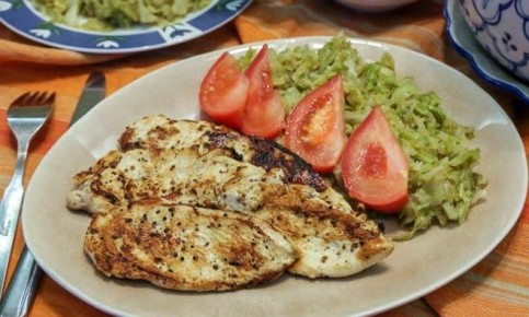Куриные отбивные с горчицей и сметаной на сковороде