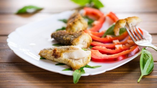 Даже самая дешевая рыба станет вкуснее семги: вот какой продукт добавьте при жарке
