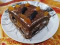 Нежный шоколадный торт с кремом и сухофруктами