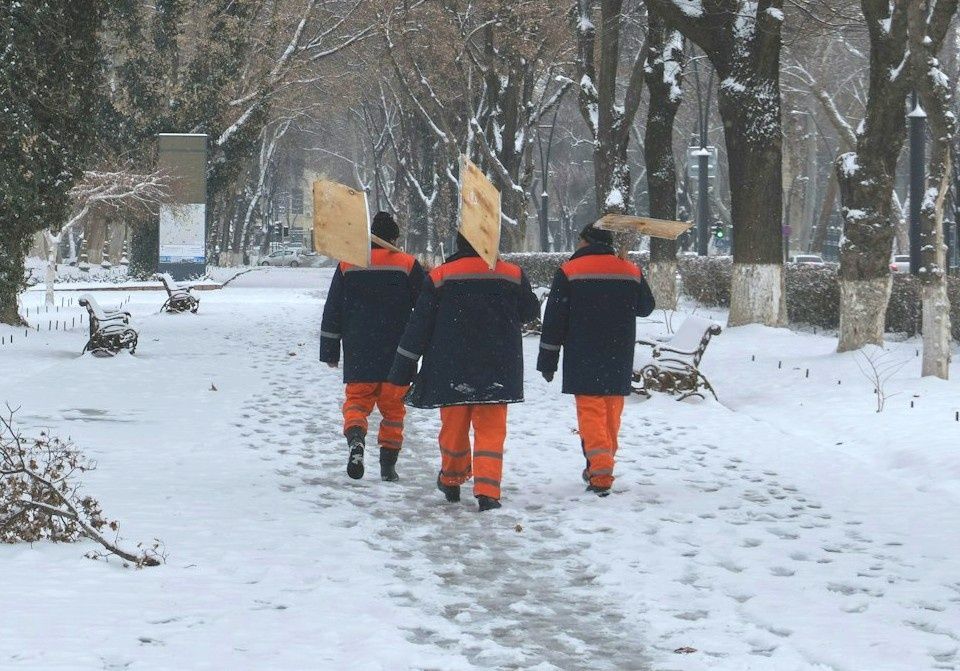 Зима на пороге: Как управляющие компании должны очищать дворы от снега