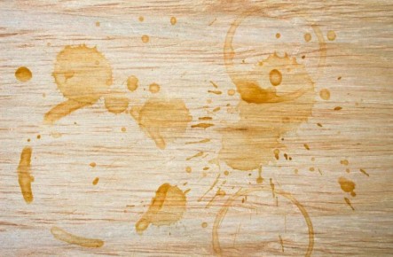 Эффективные способы удаления пятен со стола без химии