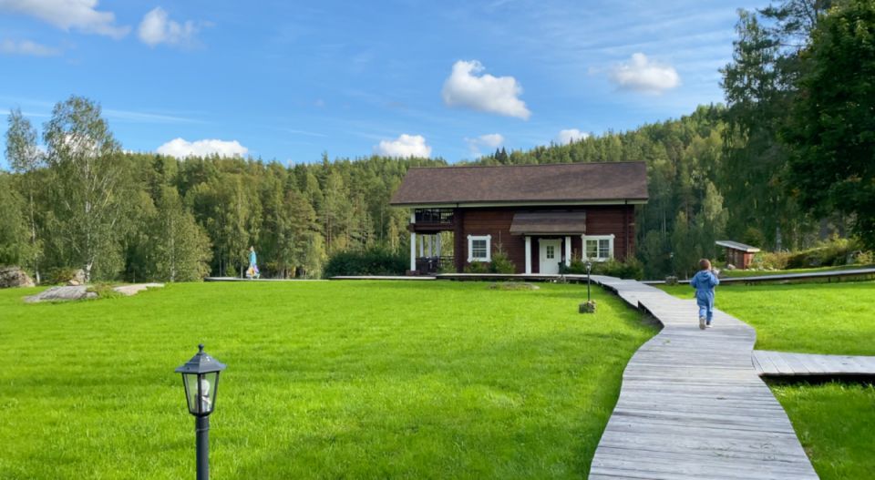 Как домохозяйка наслаждается отпуском на берегах Карелии