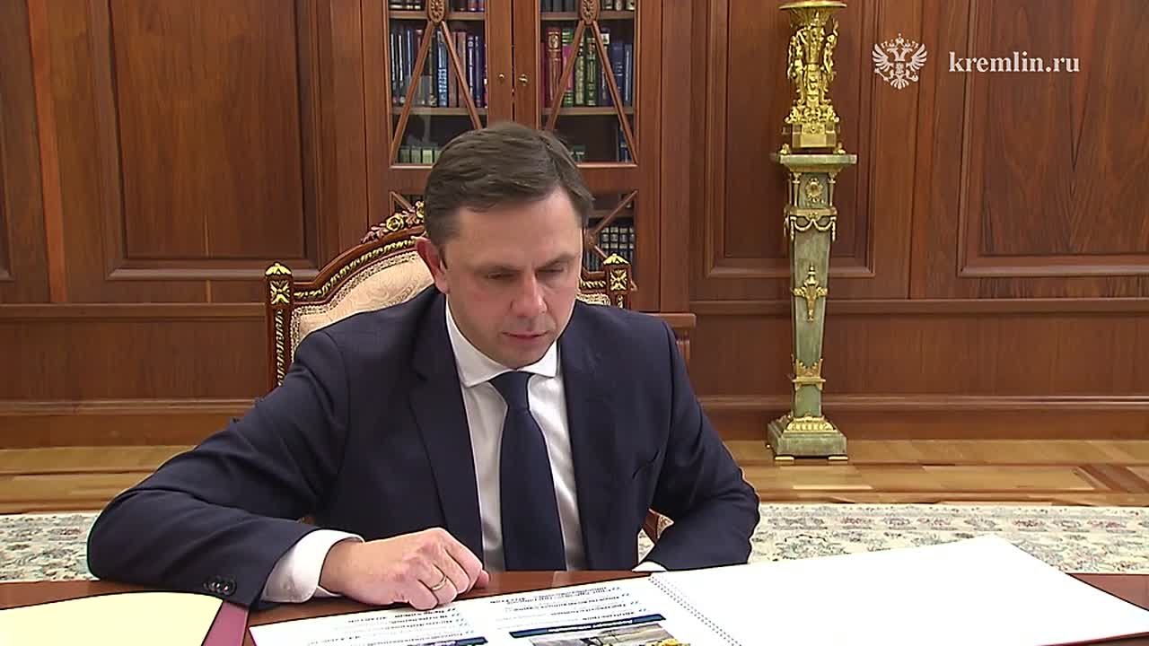 1 Владимир Путин провел рабочую встречу с губернатором Орловской области Андреем Клычковым