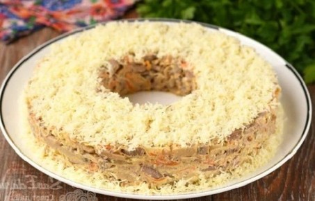 Салат с говяжьей печенью и грибами: спокойное решение для сытного ужина