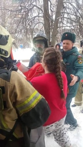 В Орле из горящего дома на Наугорке спасли детей