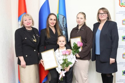 В Орловской области две многодетные семьи получили деньги на завершение строительства домов