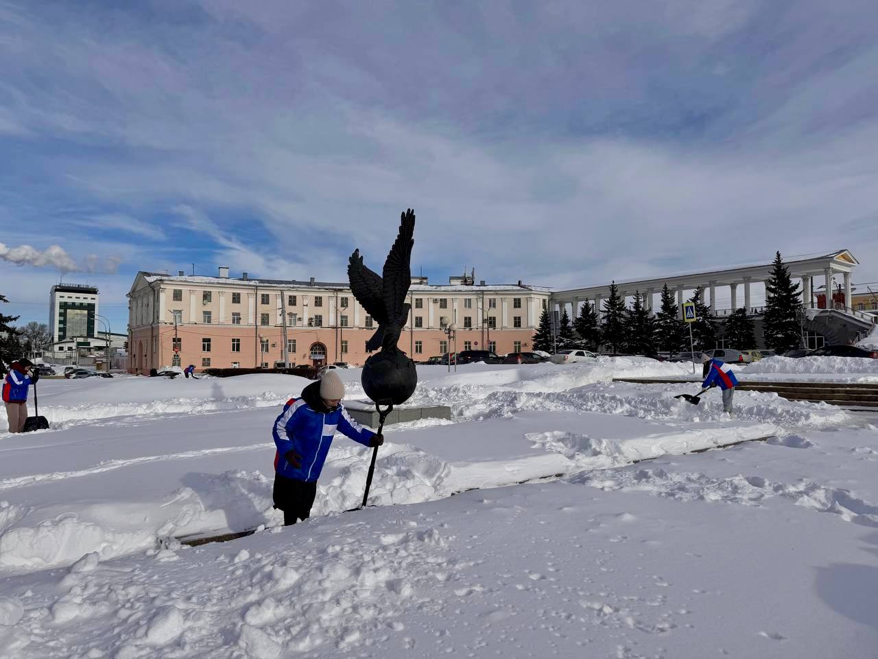 Вместе против последствий снегопада: орловские студенты вышли на уборку города Вместе против последствий снегопада: орловские студенты вышли на уборку города