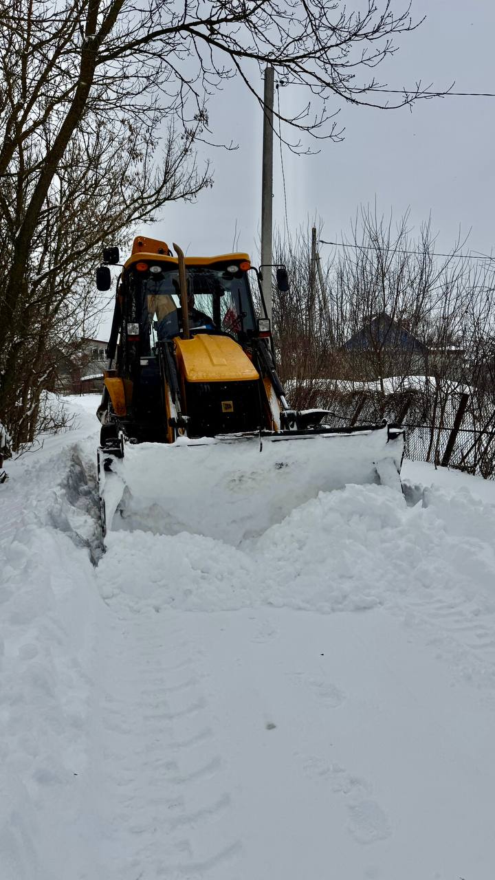 Орёл продолжает борьбу со снегопадом: техника работает во всех районах Орёл продолжает борьбу со снегопадом: техника работает во всех районах