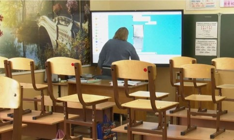 Школы в районах области могут самостоятельно решать, продлить ли дистанционку