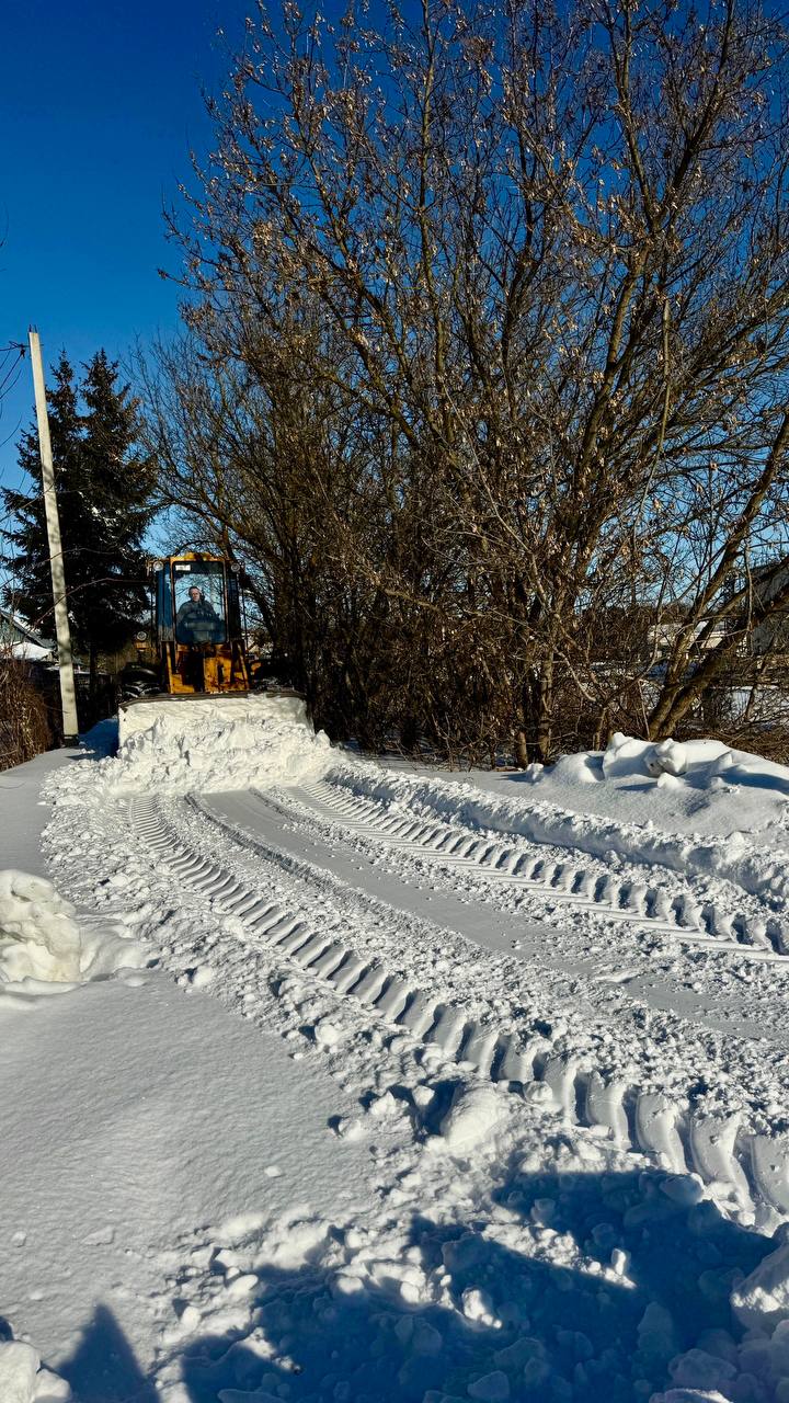 Орёл продолжает борьбу со снегопадом: техника работает во всех районах Орёл продолжает борьбу со снегопадом: техника работает во всех районах
