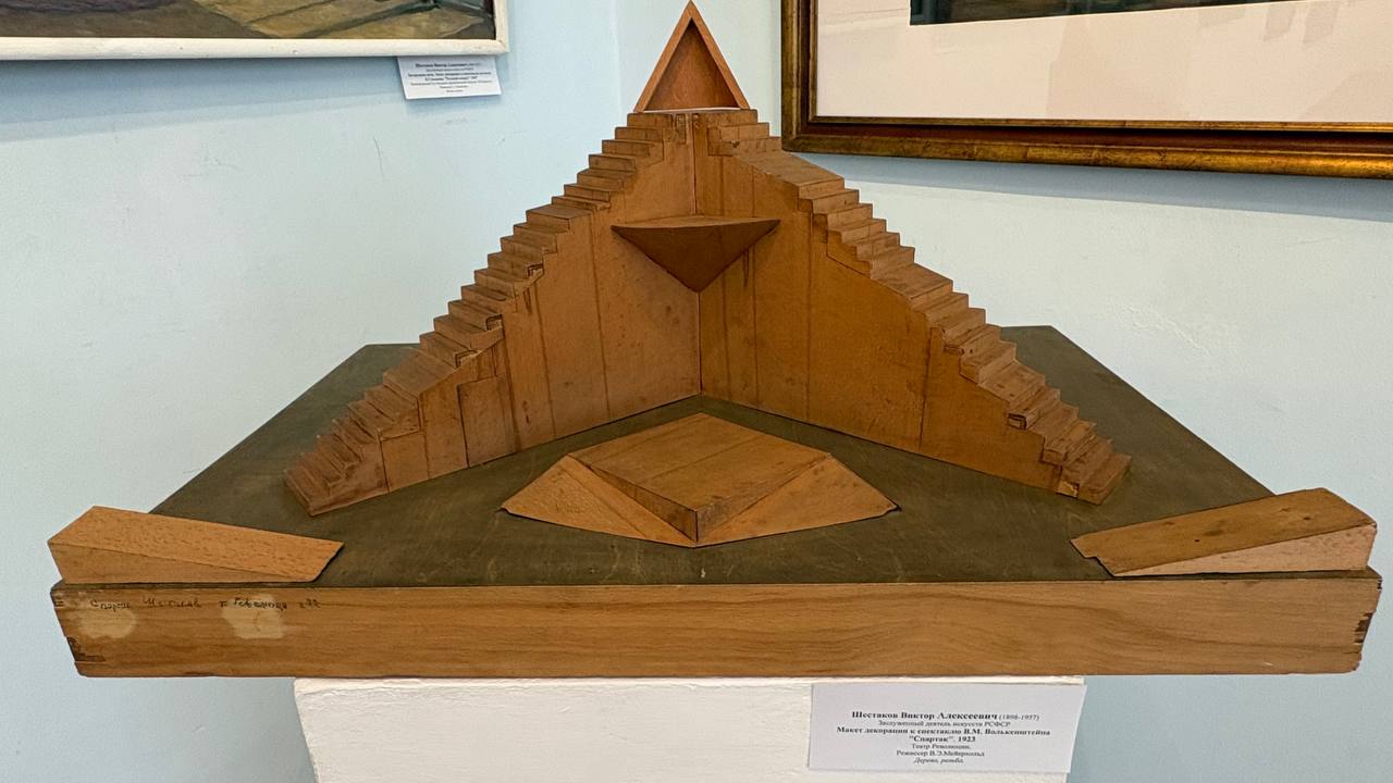 В Орле открылась выставка к 150-летию Союза театральных деятелей России В Орле открылась выставка к 150-летию Союза театральных деятелей России