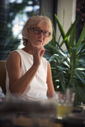 Бабушка подает в суд за право видеть внуков: как это работает?