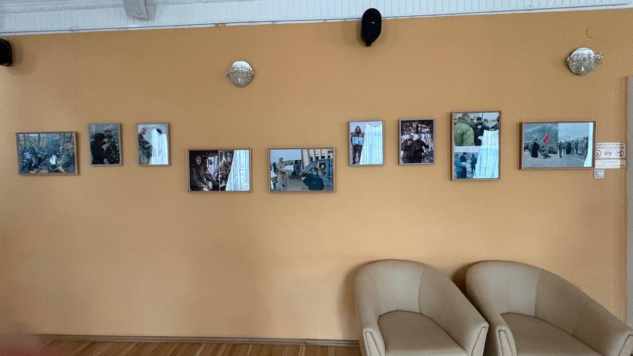 В Орле в «Свободном пространстве» открылась фотовыставка «Своих не бросаем» В Орле в «Свободном пространстве» открылась фотовыставка «Своих не бросаем»