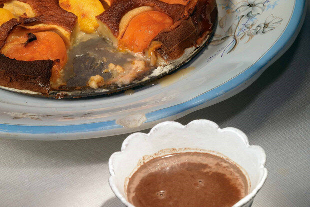 Клафути с абрикосами и персиками