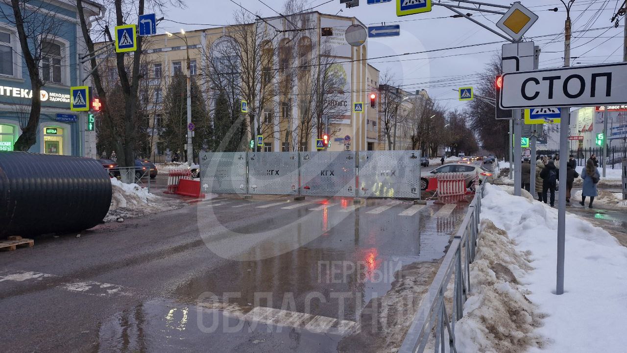 На ул. Октябрьской сегодня начались работы по ремонту канализационного коллектора На ул. Октябрьской сегодня начались работы по ремонту канализационного коллектора